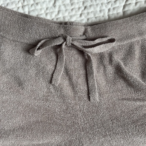 Barefoot Dreams CozyChic Ultra Lite Classic Shorts in Pewter - Picture 7 of 9